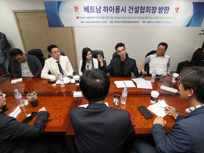 Hiệp hội các nhà thầu Xây dựng TP Hải Phòng tiếp xúc với các nhà đầu tư Hàn Quốc.