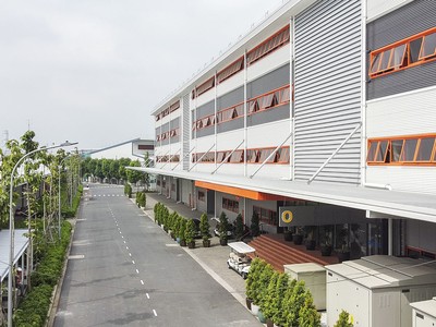 Nhu cầu kho xưởng tăng mạnh để thoả mãn tốc độ phát triển của thương mại điện tử. Ảnh: Bình Minh.