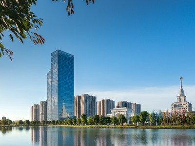 Các toà nhà văn phòng tại Hà Nội đang tích cực hơn trong việc theo đuổi các chuẩn xanh. Ảnh: Bình Minh.