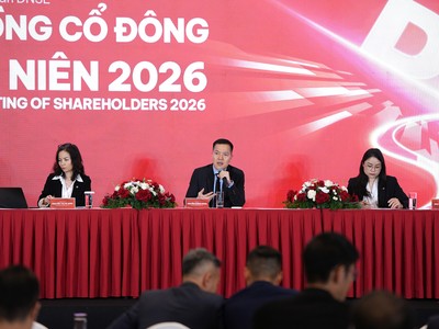 Ban lãnh đạo DNSE trả lời cổ đông tại Đại hội.