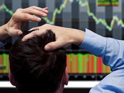 Thị trường tài chính 24h: Chứng khoán giảm mạnh, “đòn cân não” thứ hai