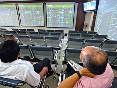 Thị trường tài chính 24h: Chứng khoán giảm nhẹ, 2 bên đều… chờ!