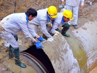 Vỡ ống nước sông Đà không phải do nguyên nhân thi công
