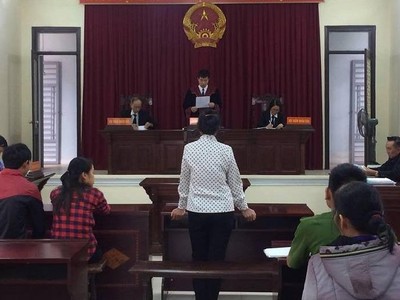 Hầu tòa vì bán mỳ chính giả, thu lời... 10.000 đồng