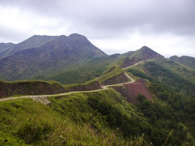 Hòa giới thiệu có người thân làm ở Bộ Quốc phòng và hiện có 2 dự án đường tuần tra biên giới tại khu vực tỉnh Điện Biên, Lai Châu do Bộ Quốc phòng làm chủ đầu tư (ảnh minh họa)