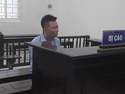 Chủ quán karaoke bị bắt sau 10 năm trốn nã vì buôn tiền giả