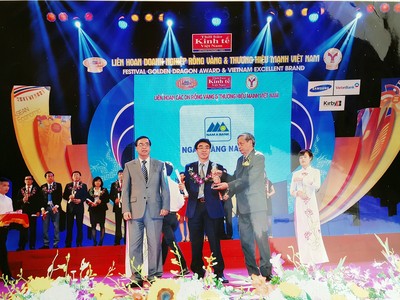 Nam A Bank nhận giải thưởng hiệu mạnh 2014
