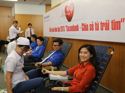 Cán bộ nhân viên Sacombank tham gia hiến máu nhân đạo
