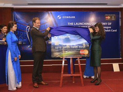 Eximbank ra mắt thẻ tín dụng quốc tế UEFA Champions League MasterCard