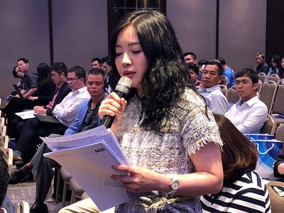 Bà Đặng Ngọc Lan phát biểu tại Đại hội đồng cổ đông ACB.