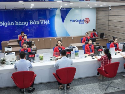 Ngân hàng Bản Việt tặng vàng và tiền mặt đầu năm mới