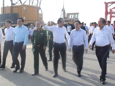 Phó Thủ tướng Trương Hòa Bình thăm và làm việc với Cảng quốc tế Long An 