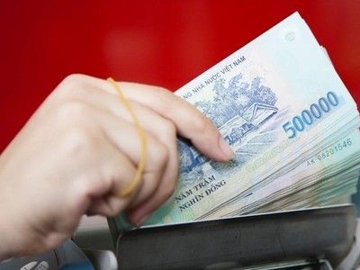 Lãi suất tiết kiệm kỳ hạn dài vượt 7%/năm