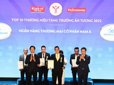 Nam A Bank vinh dự nhận giải thưởng “Top 10 thương hiệu tăng trưởng ấn tượng 2022”