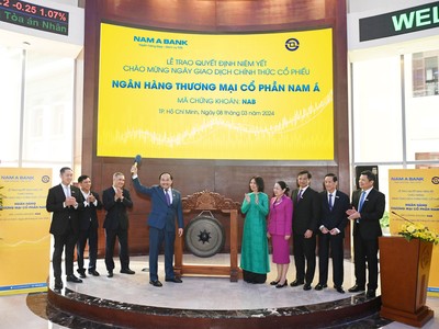 Nghi lễ đánh cồng - báo hiệu giờ giao dịch chính thức đầu tiên của cổ phiếu NAB trên HOSE