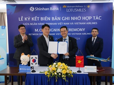 Ngân hàng Shinhan hợp tác cùng trung tâm bông sen vàng triển khai chương trình "mua ngoại tệ - tặng dặm thưởng"