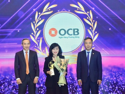 Đại diện Ngân hàng số Liobank (nền tảng ngân hàng số được phát triển bởi OCB) nhận giải thưởng “Giải pháp tài chính cá nhân sáng tạo”