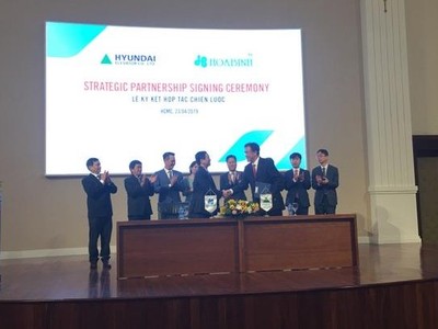 Hòa Bình (HBC) sẽ bán cổ phần giá 23.000 đồng/cổ phiếu cho Hyundai Elevator