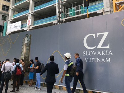 Coteccons cất nóc dự án văn phòng Frienship Tower 21 tầng tại quận 1. TP. HCM