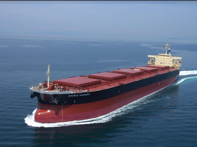 Hòa Phát mua 2 tàu cỡ lớn tới 90.000 tấn chuyên chở quặng sắt, than