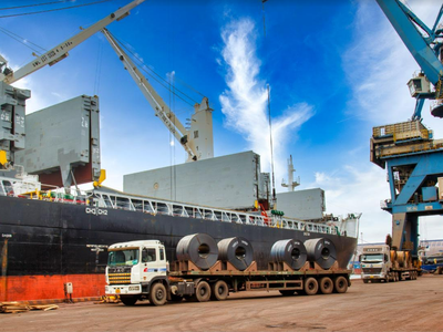 Sản lượng thép cuộn cán nóng HRC Hòa Phát (HPG) tháng 2 tăng 36% so với cùng kỳ