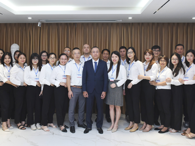 Ông Phạm Huy Thành – Chủ tịch HĐQT Công ty cổ phần Tập đoàn MBG và đội ngũ cán bộ nhân viên.