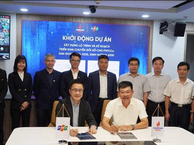 Ông Lê Cự Tân, Tổng giám đốc PVFCCo và ông Trần Huy Bảo Giang, Tổng giám đốc FPT Digital ký kết Dự án Tư vấn chuyển đổi số toàn diện