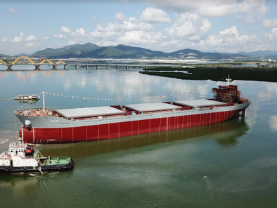 Hòa Phát (HPG) hạ thủy tàu HPS-01 tải trọng 24.500 tấn