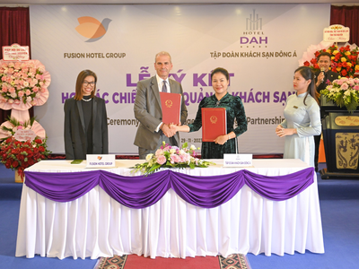 Đại diện Công ty cổ phần Tập đoàn Khách sạn Đông Á và Fusion Hotel Group ký kết biên bản hợp tác chiến lược