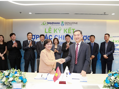 Bà Trần Thị Đào, Tổng giám đốc IMP và ông Samsoo Lee, Giám đốc điều hành của Genuone Sciences Inc.