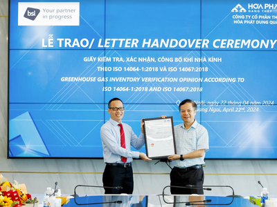Thép Hòa Phát Dung Quất được BSI trao giấy công bố kiểm tra, xác nhận khí nhà kính theo ISO 14064-1:2018 và ISO 14067:2018