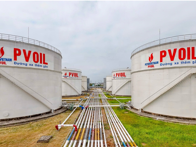 Hệ thống bồn chứa và đường ống công nghệ tại kho PVOIL