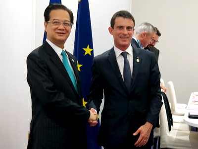 Thủ tướng Nguyễn Tấn Dũng và Thủ tướng Pháp Manuel Valls. Ảnh: Chinhphu.vn