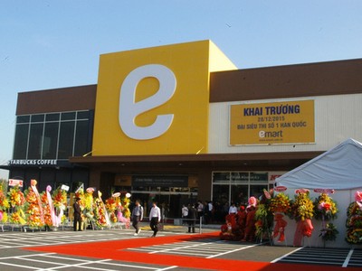 Emart, nhà bán lẻ Hàn Quốc, khai trương siêu thị tại Gò Vấp, TP.HCM vào tháng 12/2015. Ảnh: nld.com.vn