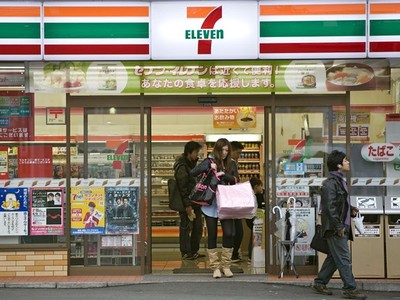 7-Eleven là chuỗi cửa hàng tiện lợi nổi tiếng bậc nhất thế giới với khoảng 38.000 cửa hàng ở bên ngoài Nhật Bản.