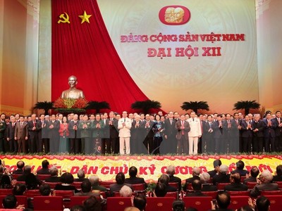 Ban Chấp hành Trung ương khóa XII ra mắt Đại hội XII của Đảng. (Nguồn: TTXVN)