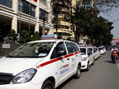 Với lần giảm giá xăng này, chắc chắn các doanh nghiệp vận tải taxi sẽ phải giảm giá cước.