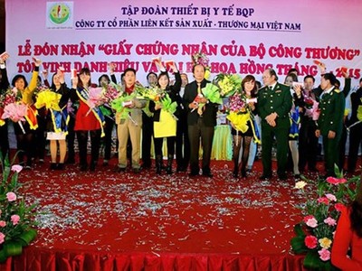 Một buổi lễ hoành tráng của Liên kết Việt