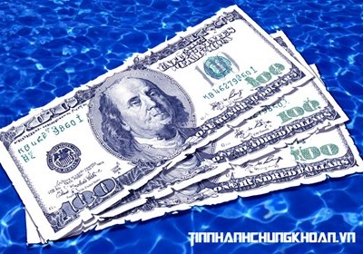 Tỷ giá trung tâm ngày 26/2 giảm 4 đồng/USD, giá vàng quay đầu giảm