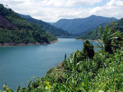 Hồ thủy điện sông Bung 4 thiếu hụt so với mọi năm nên các tổ máy phát không chạy đủ công suất.