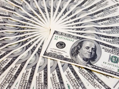 Tỷ giá trung tâm ngày 11/4 giảm nhẹ, giá vàng nhảy vọt