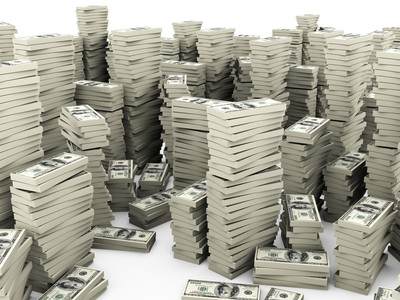 Tỷ giá trung tâm ngày 15/4 tăng 11 đồng/USD, giá vàng tiếp tục lao dốc