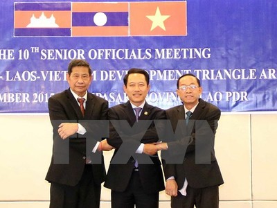 Các trưởng đoàn tại Hội nghị SOM tăng cường hợp tác thúc đẩy Tam giác Phát triển tại Lào tháng 12/2015. (Ảnh: Phạm Kiên/TTXVN)