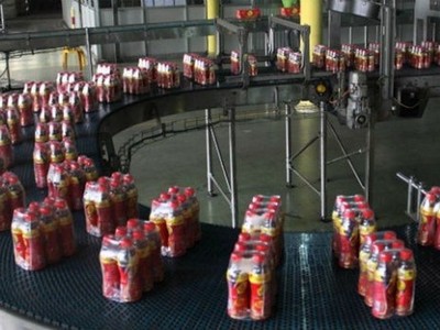Dây chuyền sản xuất trong nhà máy Tân Hiệp Phát.