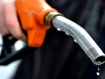 Kiến nghị giảm thuế nhập khẩu xăng xuống còn 10%, dầu xuống 0%