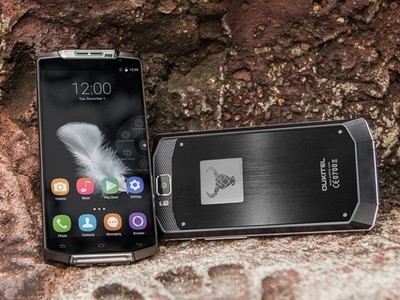 Tại Việt Nam, Outkitel K10000 đang có trên thị trường theo đường xách tay với giá 5 triệu đồng và sẽ được phân phối chính hãng trong tháng 6 với giá 6 triệu đồng. 