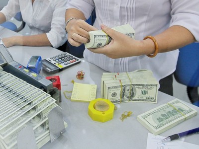 Sáng ngày 7/6, giá vàng trong nước tăng nhẹ, tỷ giá trung tâm tiếp tục giảm