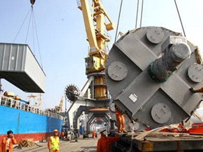 iệc thu hút vốn đầu tư trong nước và nước ngoài phát sinh nhu cầu nhập khẩu các thiết bị, máy móc công nghiệp. (Ảnh minh họa)