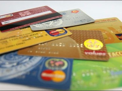 Tạm giữ hai đối tượng người Trung Quốc dùng thẻ ATM giả rút tiền