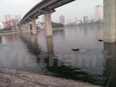 Hồ Hoàng Cầu (quận Đống Đa, Hà Nội) sau khi khắc phục xong tình trạng cá chết trắng hồ vào ngày 8/6. (Ảnh: Minh Nghĩa/Vietnam+)